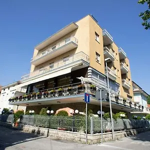 https://hotel-luca-rimini.emilia-romagnahotels.net