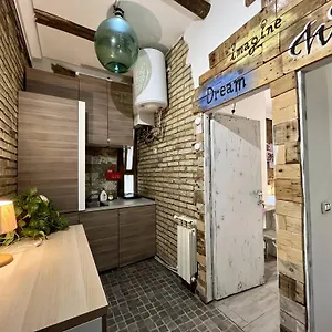 Amoroma Latina Bed & Breakfast Roma